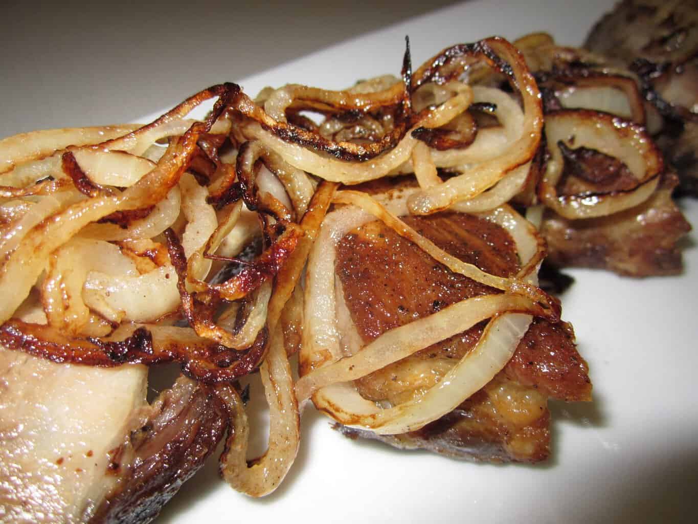 Costela de porco assada acebolada Receitas Costela de porco assada acebolada Receitas